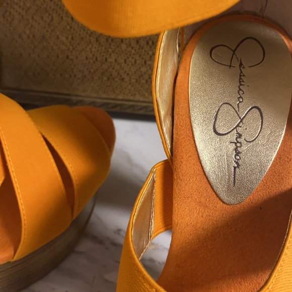 SOLD!!!SOLD!!!SOLD!!!Women platform style wedge heels size in perfect condition - Picture 3 of 8